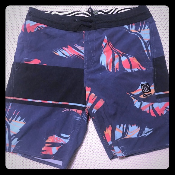Volcom Short Size 33 - Picture 1 of 2